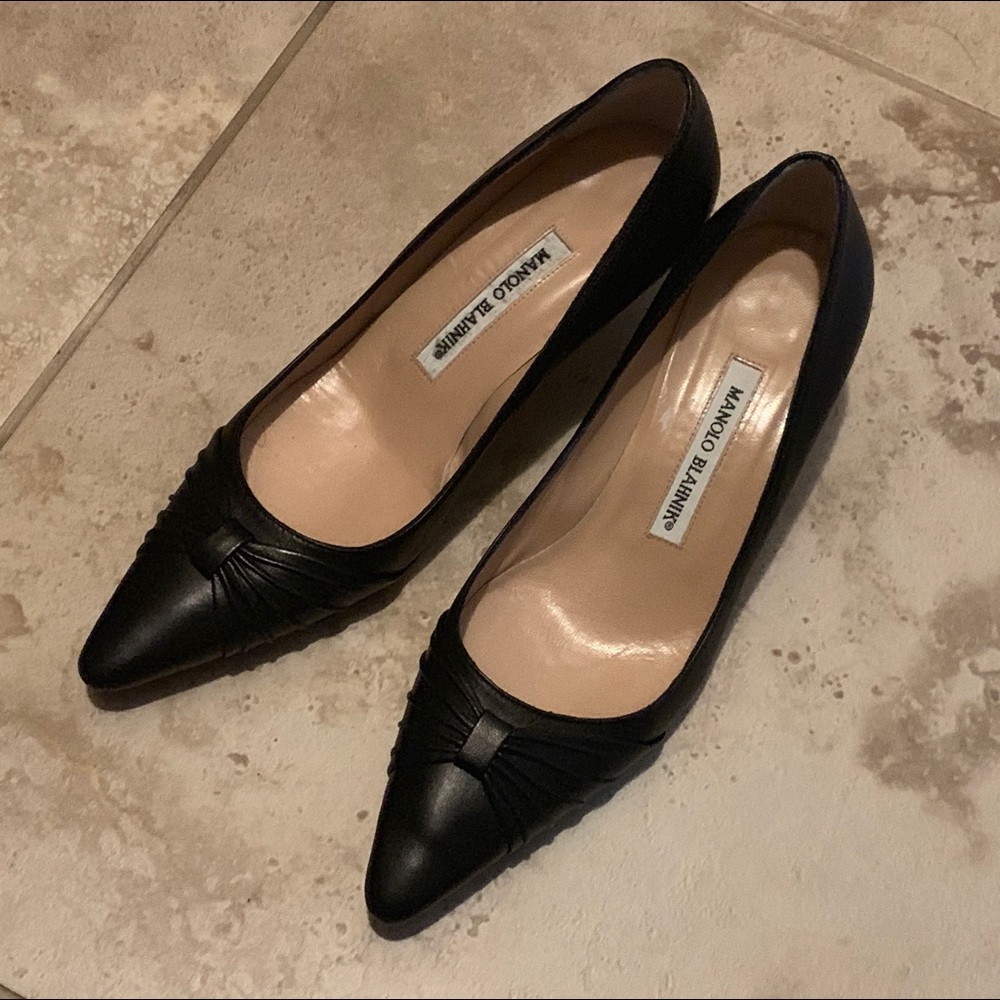 Manolo blahnik low pumps
